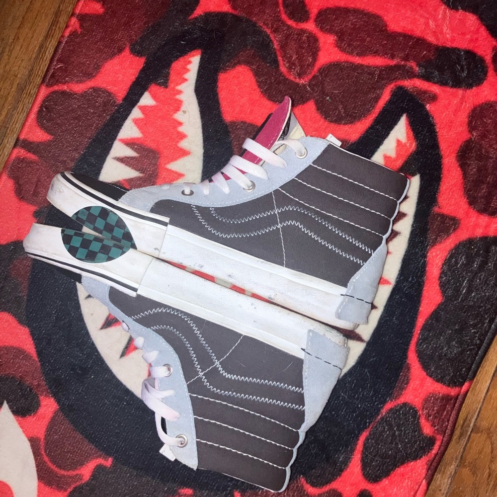 Vans - Picture 2 of 4